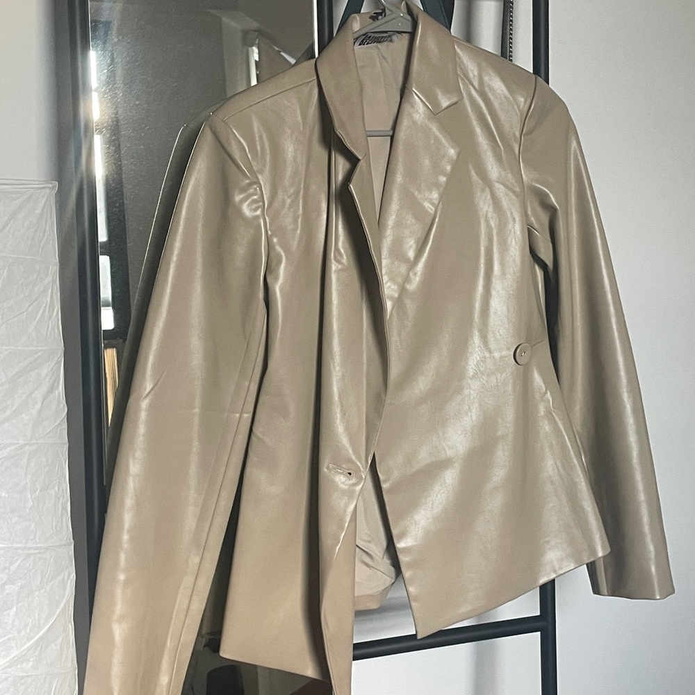 Reclaimed Vintage Inspired leather
look blazer with fitted waist in sand